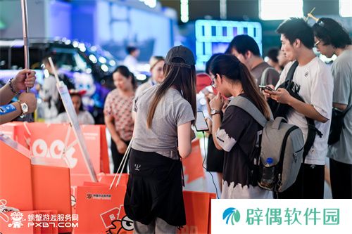 螃蟹账号反诈卷到CJ现场，一栗小莎子现身螃蟹游戏服务网展台